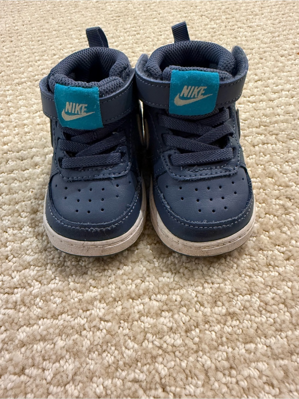 Nike Kids High-Top Sneakers in Navy with Teal Logo Tab 4C